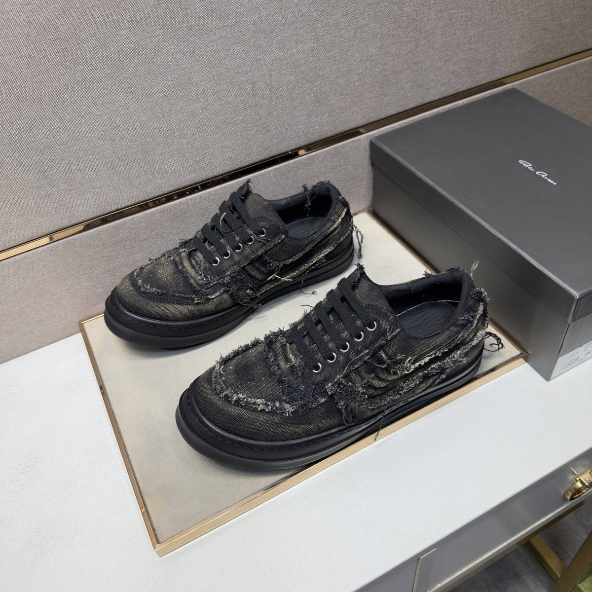 Men's Black & Charcoal Distressed Low-Top Sneakers